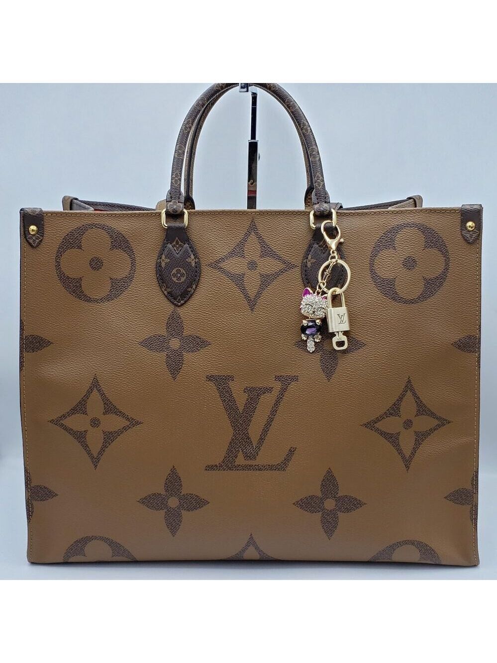 Authentic Louis Vuitton Lock & Key with Unbranded Cat Charm, Keychain - Picture 4 of 12